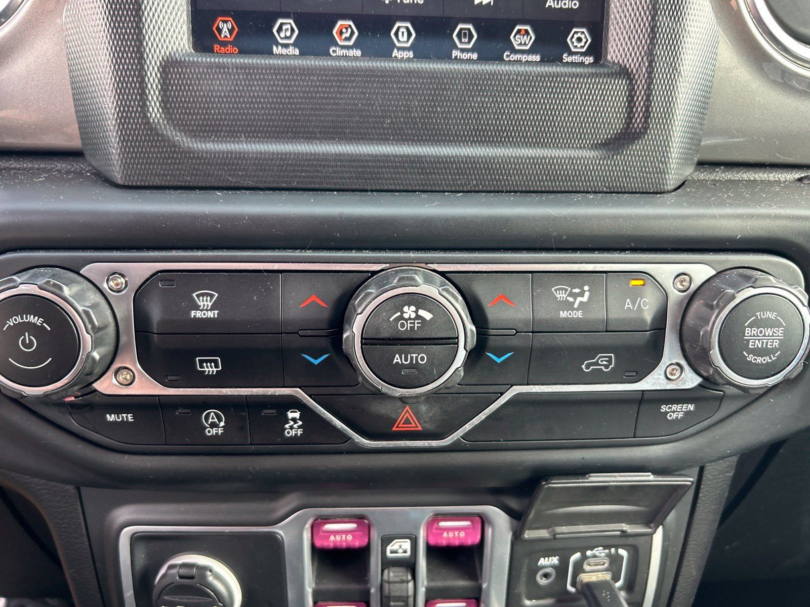 Used 2018 Gray Jeep Unlimited Sahara image 30