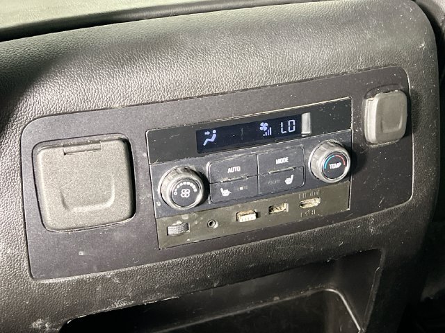 2018 Chevrolet Suburban LT - Photo 27