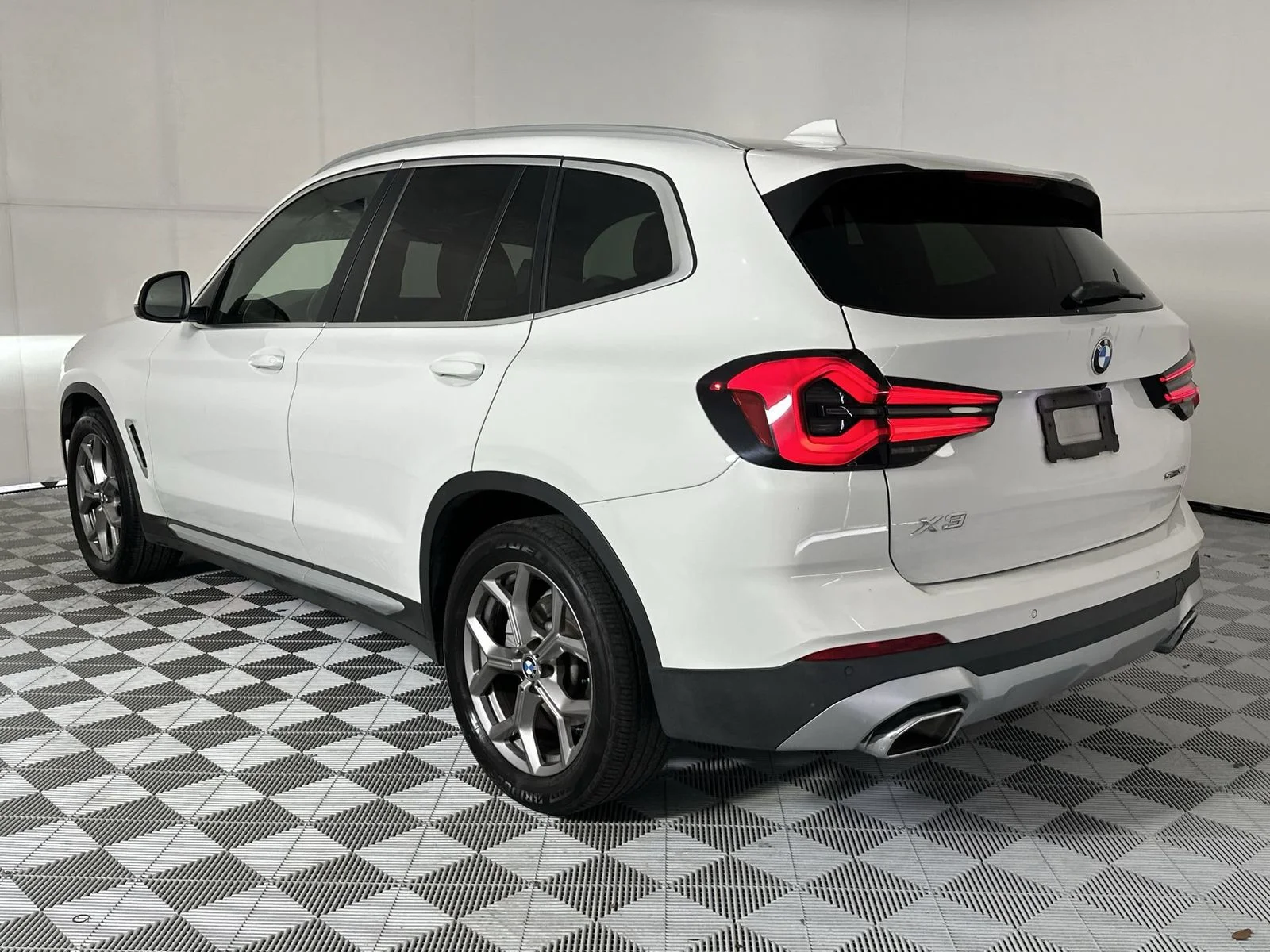 Used 2023 White BMW sDrive30i image 6