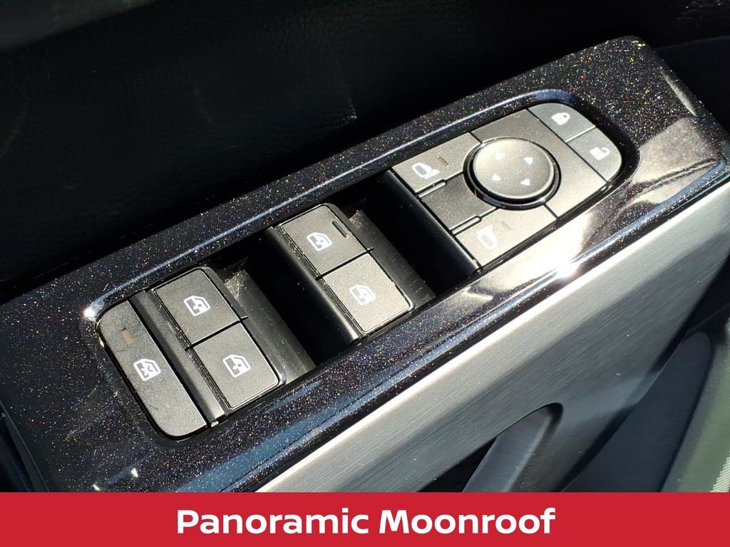 Used 2023 Pearl White Nissan SL v6 premium image 29