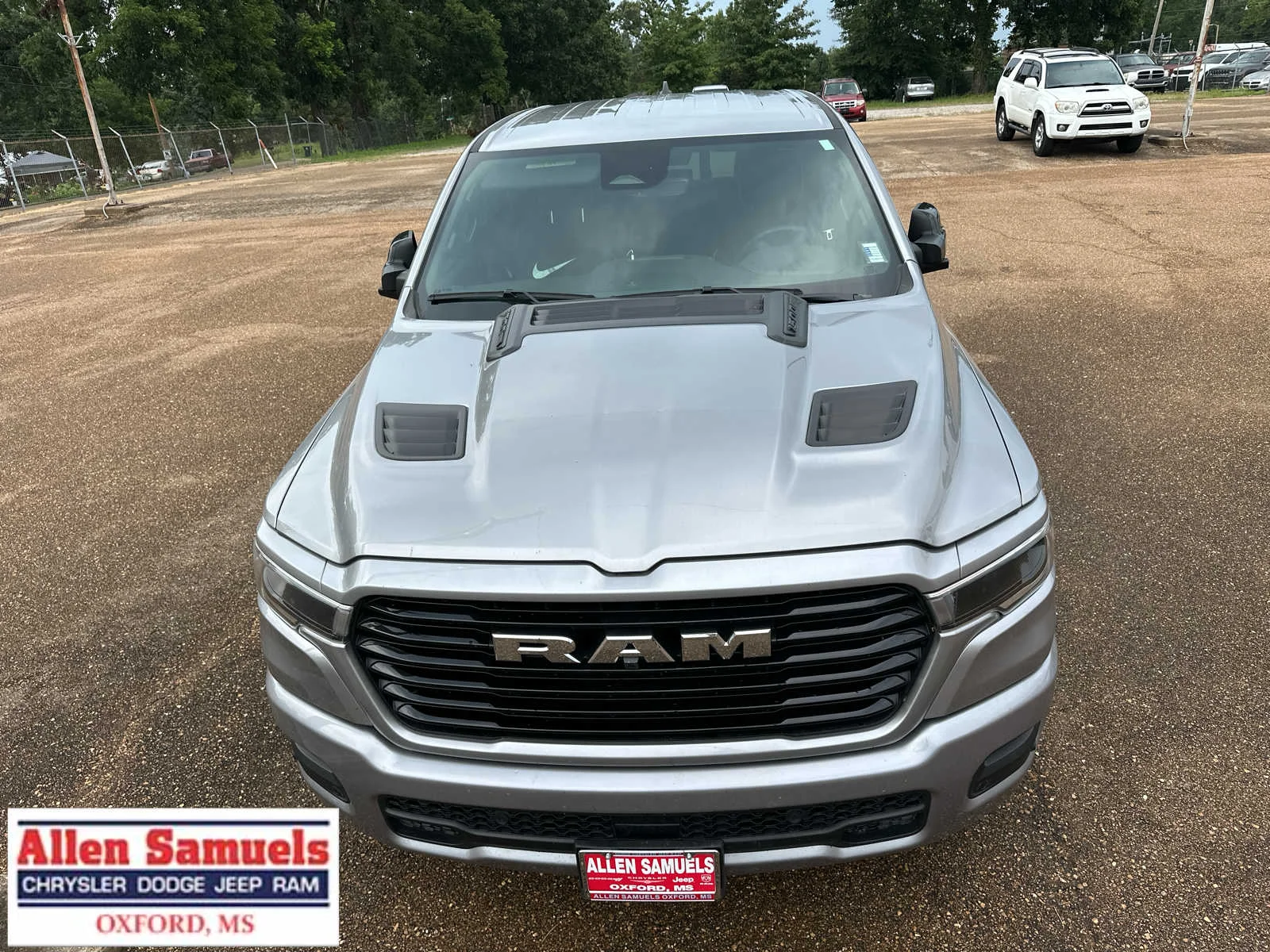 Certified Used 2025 Billet Silver Metallic Clearcoat Ram Laramie image 9