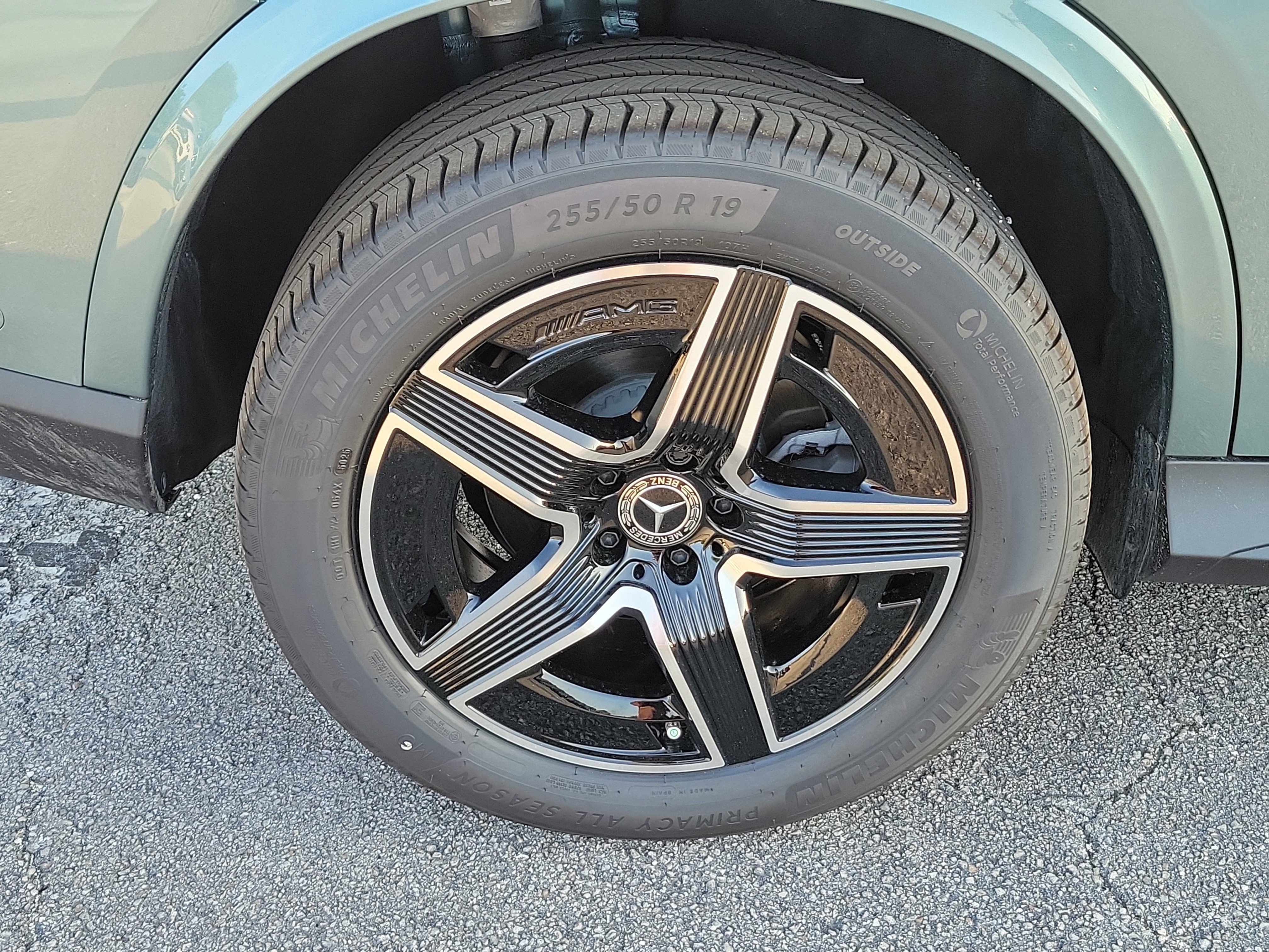 New 2026 Verde Silver Metallic Mercedes-Benz GLC 300 image 37
