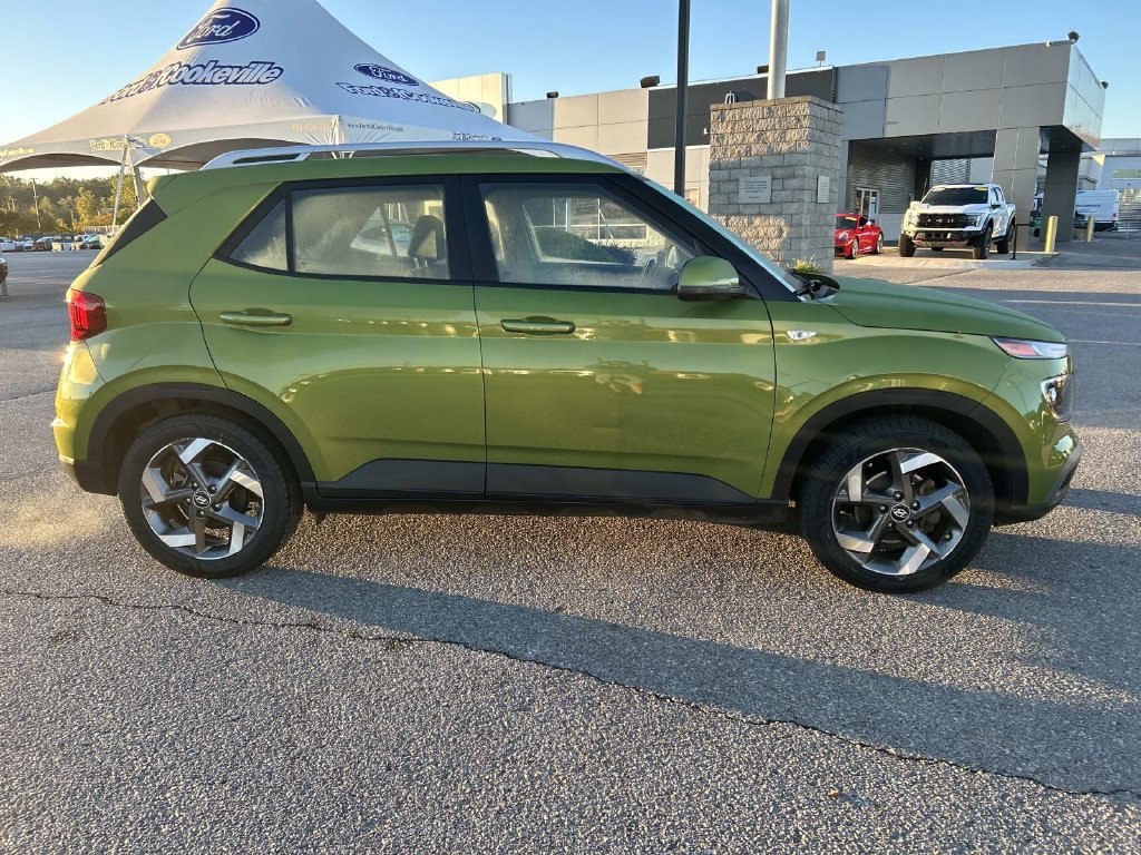 Used 2022 Green Hyundai SEL image 3