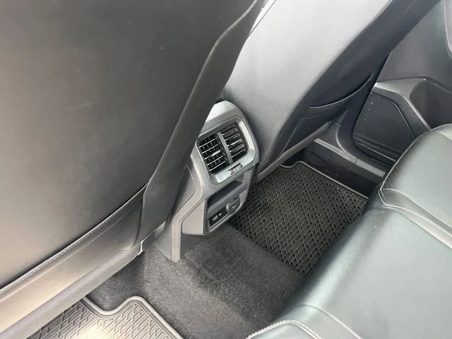 Used 2019 White Volkswagen 2.0T SE image 29
