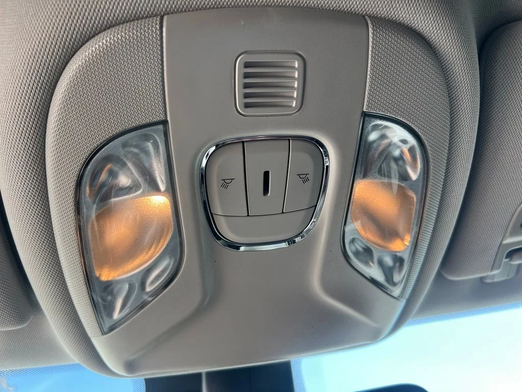 Used 2022 Granite Crystal Clearcoat Metallic Jeep Latitude image 21