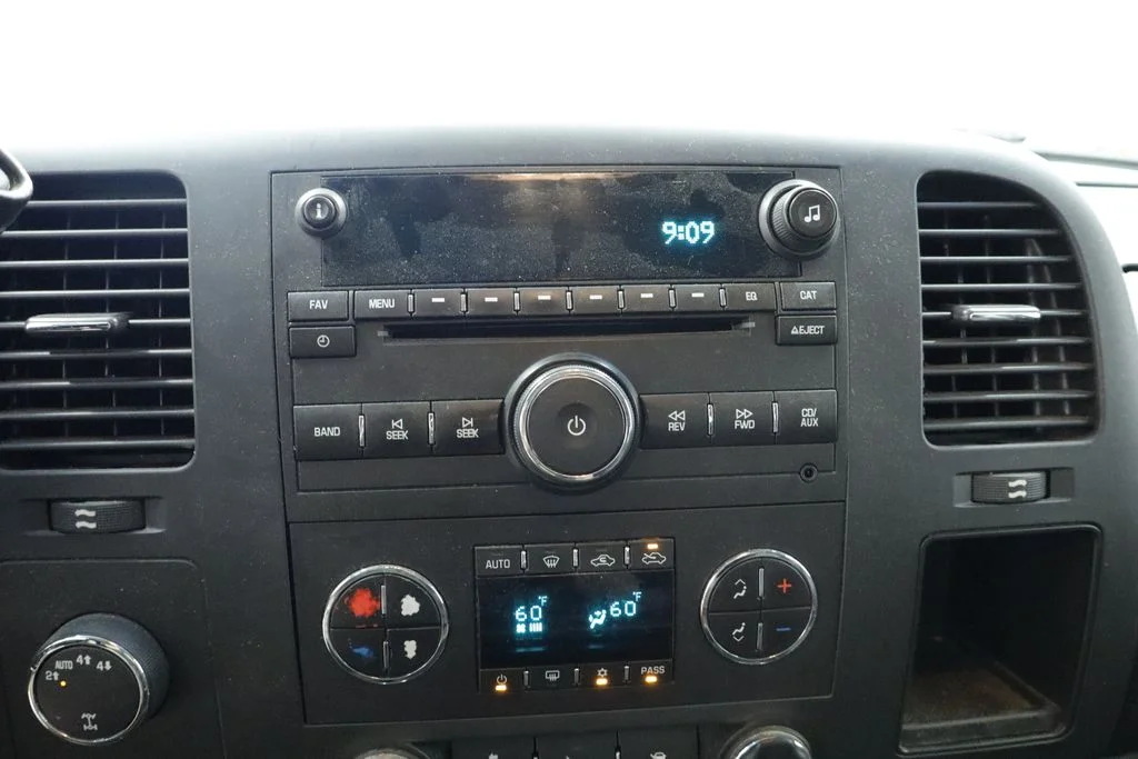 Used 2011 Black GMC SLE image 29