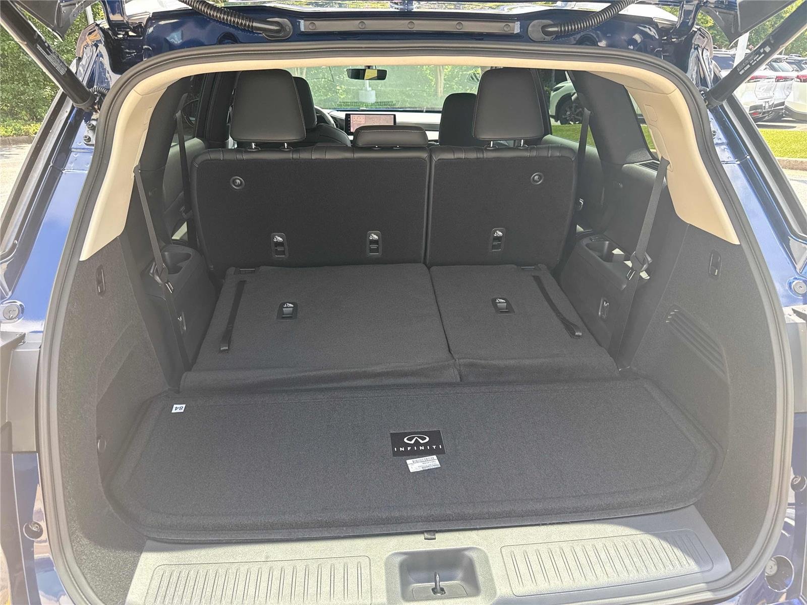 New 2027 GRAND BLUE INFINITI Luxe FWD image 31