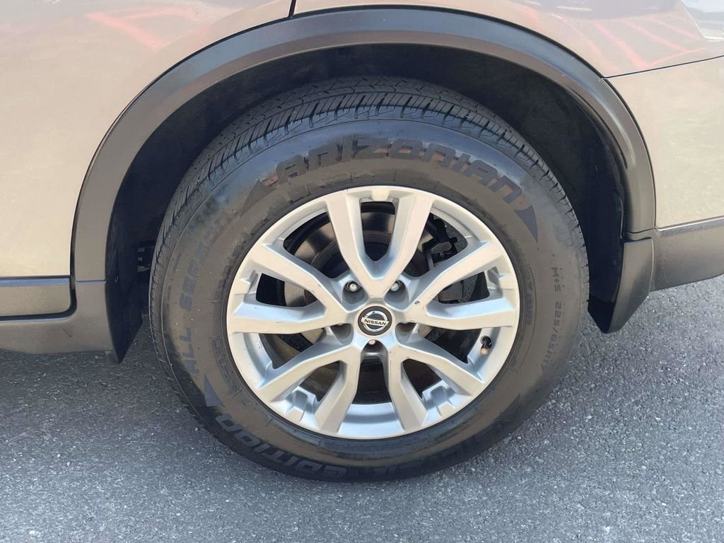 Used 2020 Gray Nissan SV image 28