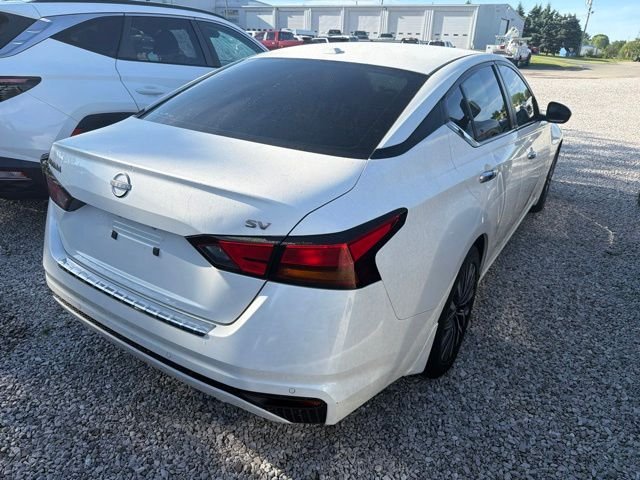 Used 2023 White Nissan 2.5 SV image 8