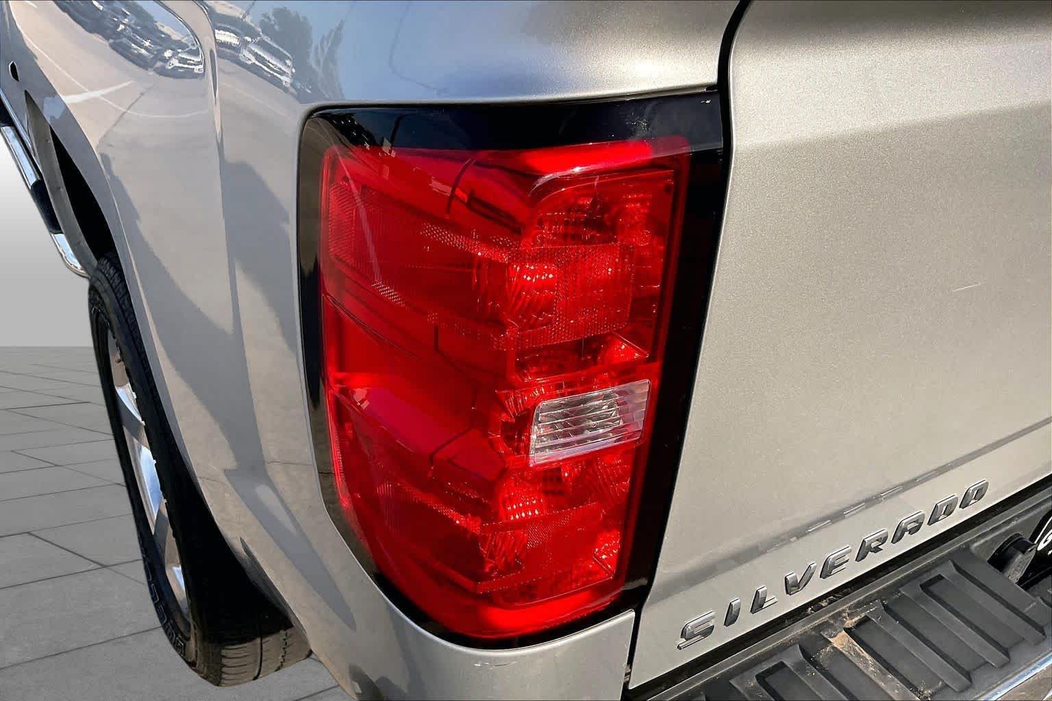 Used 2018 Silver Ice Metallic Chevrolet LT image 26