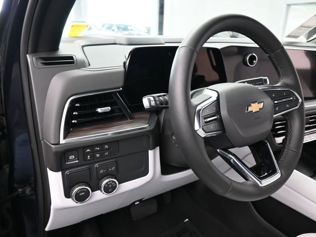 2025 Chevrolet Suburban Premier - Photo 16