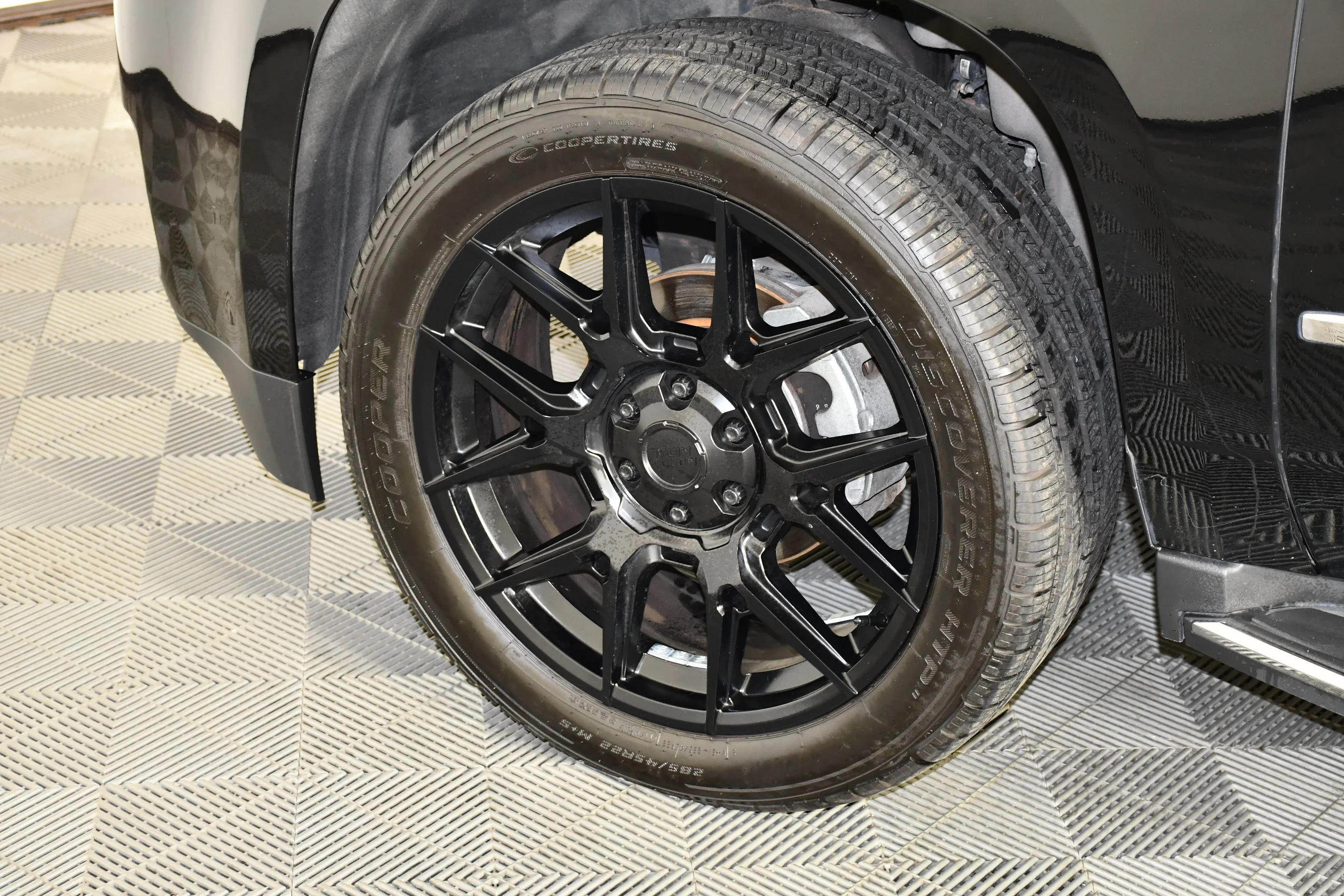 Used 2018 Onyx Black GMC Denali image 56