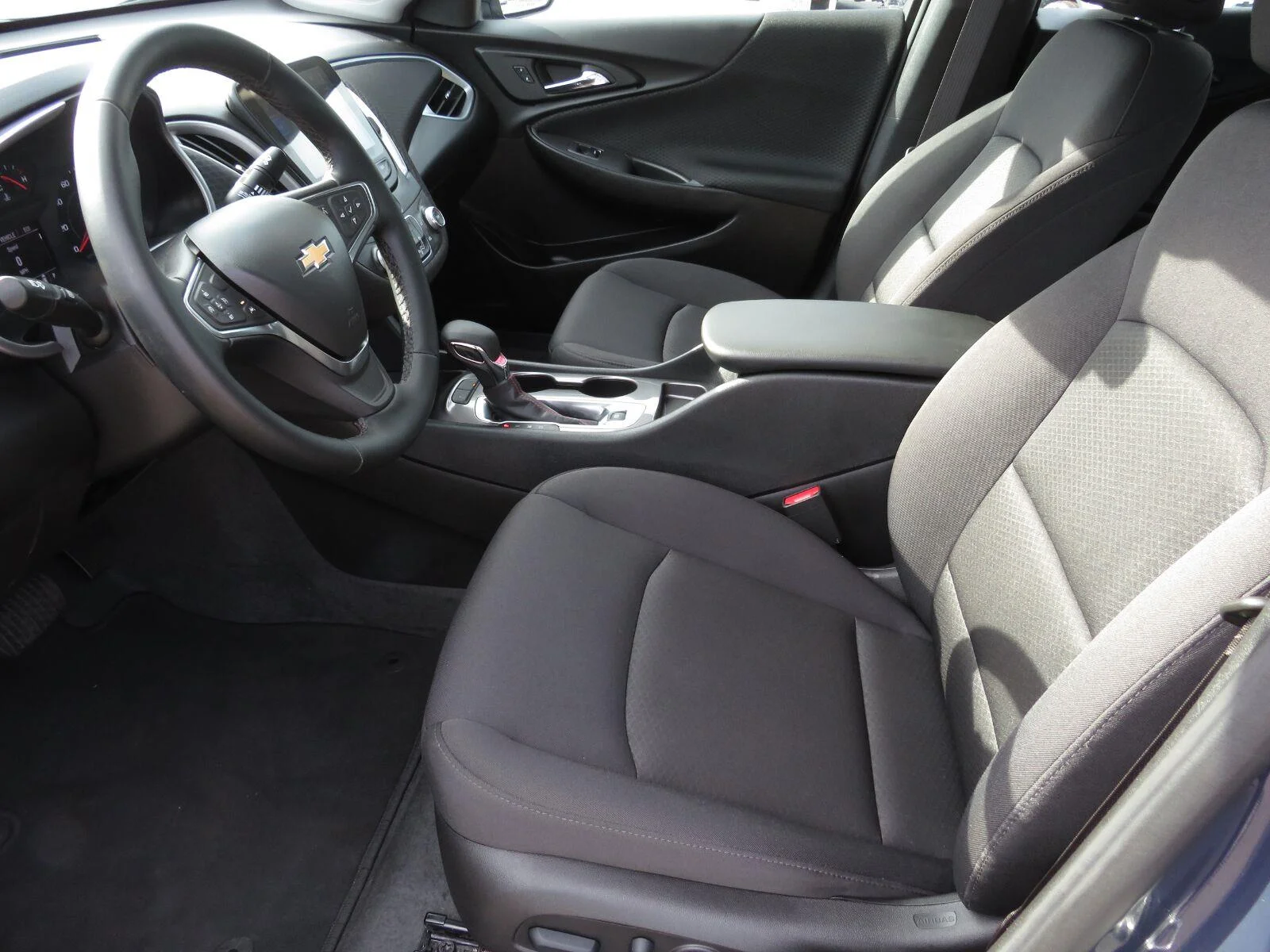 Used 2025 Night Shade Metallic Chevrolet RS image 18