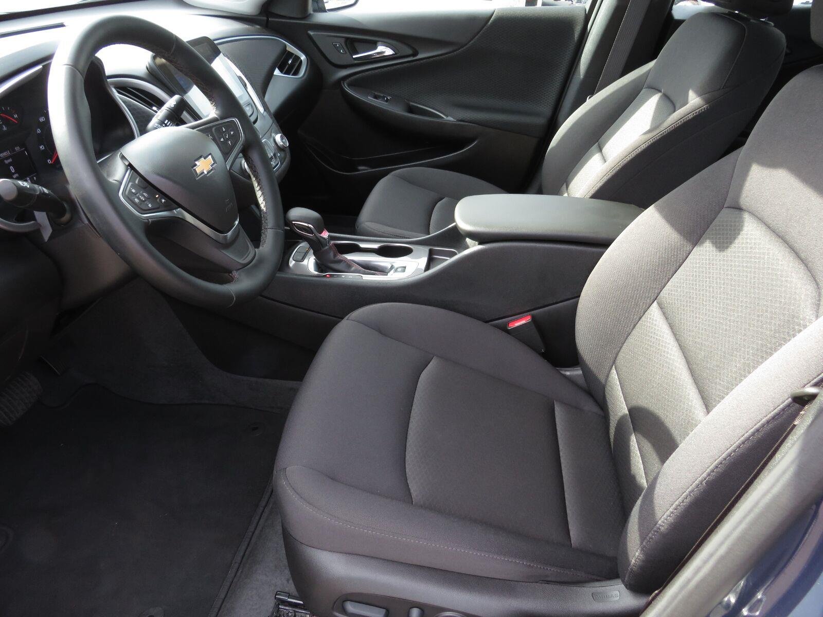Used 2025 Night Shade Metallic Chevrolet RS image 18