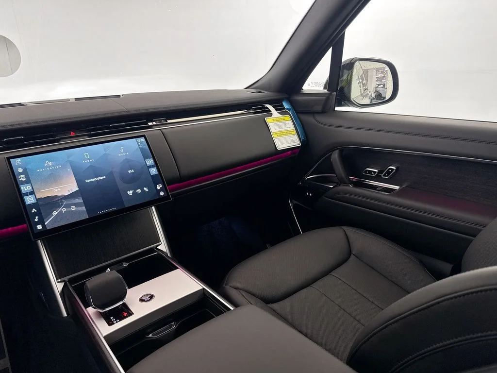 New 2026 Carpathian Grey Land Rover SE image 24