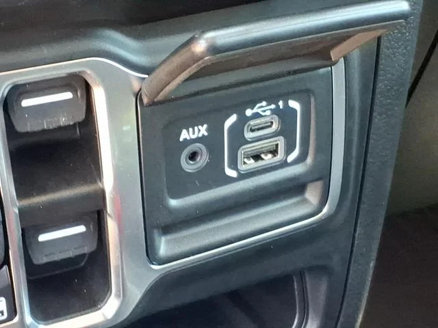 Used 2023 White Jeep  image 8