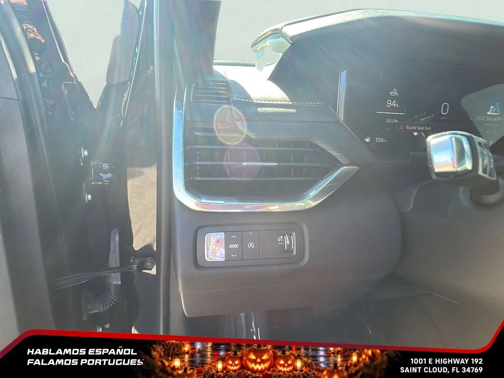 Used 2025 Ebony Twilight Metallic GMC Elevation image 17