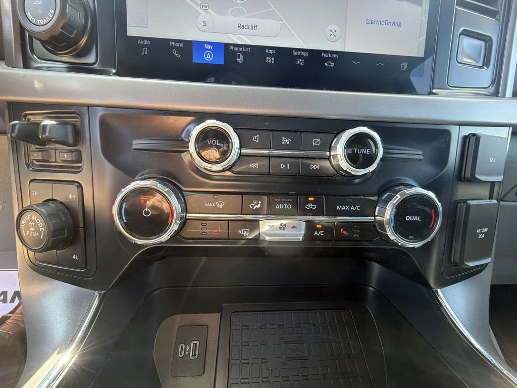 Used 2024 Black Ford XLT image 25