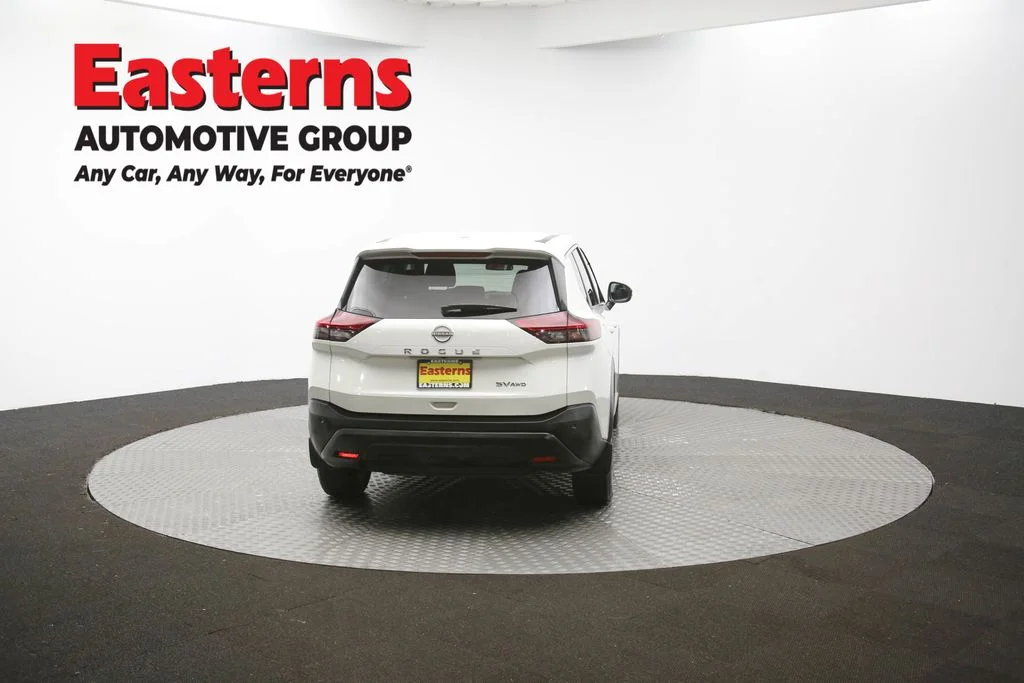 Used 2022 White Nissan SV image 36