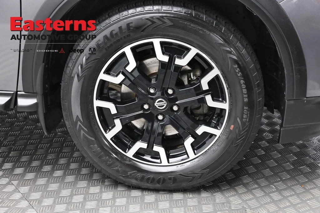 Used 2020 Gray Nissan SL image 39