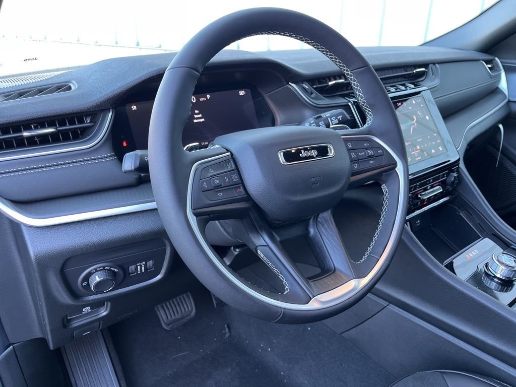 New 2025 Silver Zynith Exterior Paint Jeep Altitude X image 27