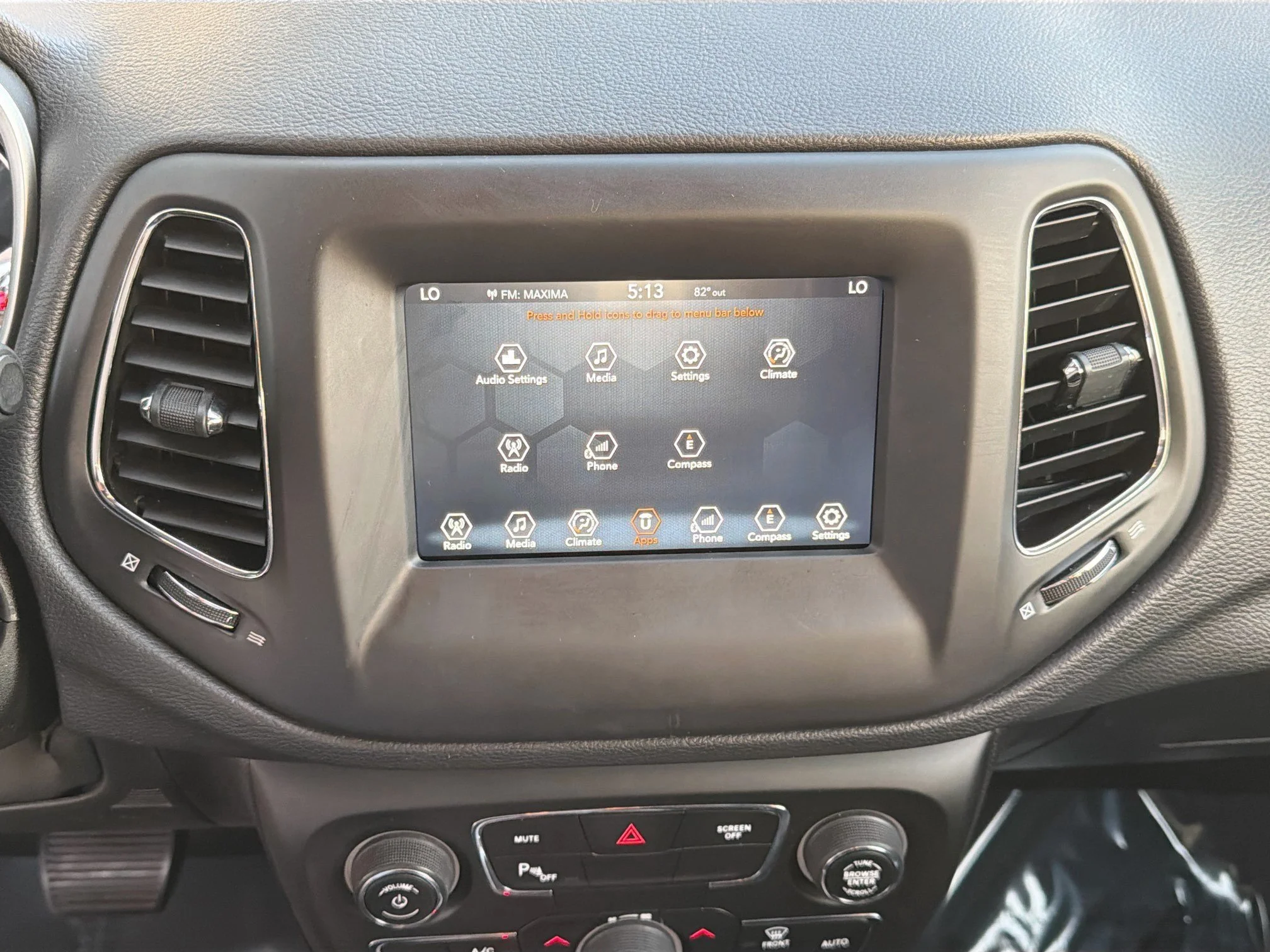 Used 2018 Redline Pearlcoat Jeep Latitude image 28