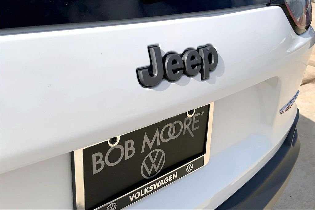 Used 2020 Bright White Clearcoat Jeep Trailhawk image 8