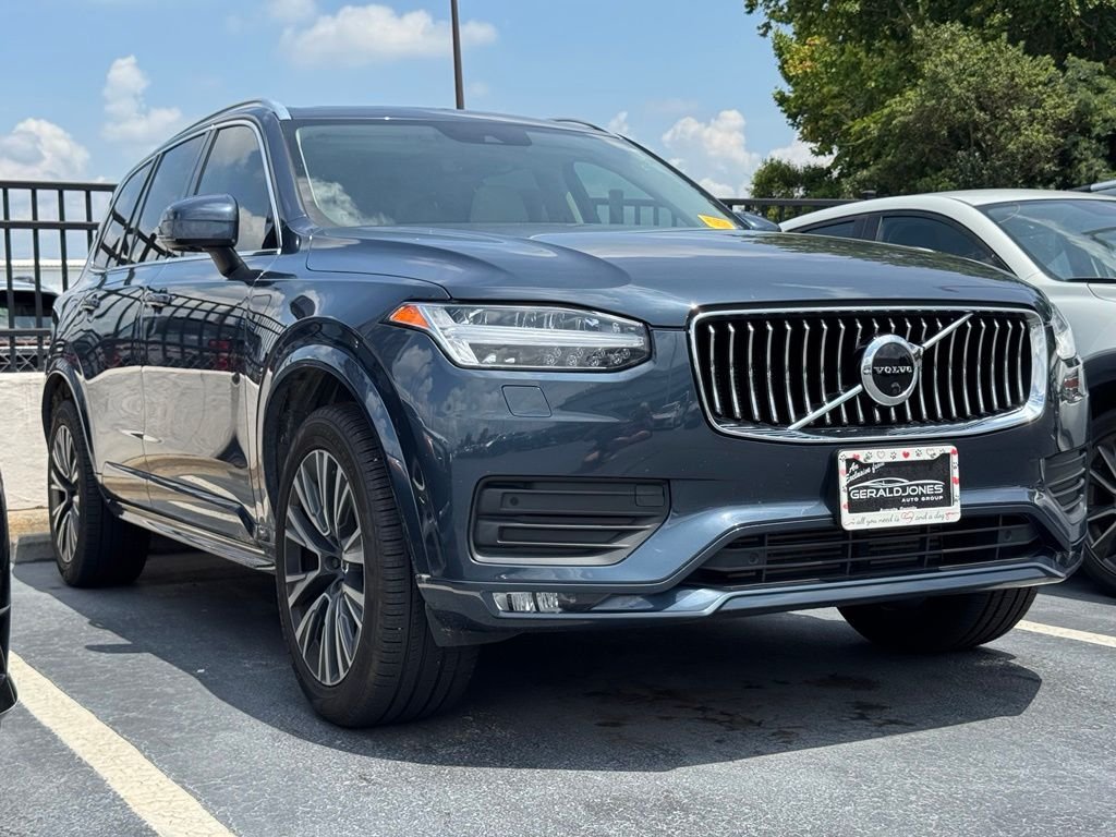 Used 2022 Blue Volvo T6 Momentum image 1