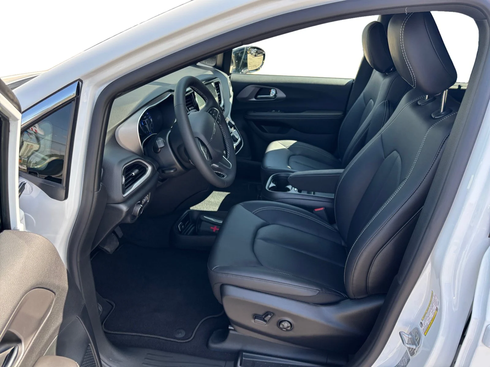 New 2027 Bright White Chrysler SXT image 10