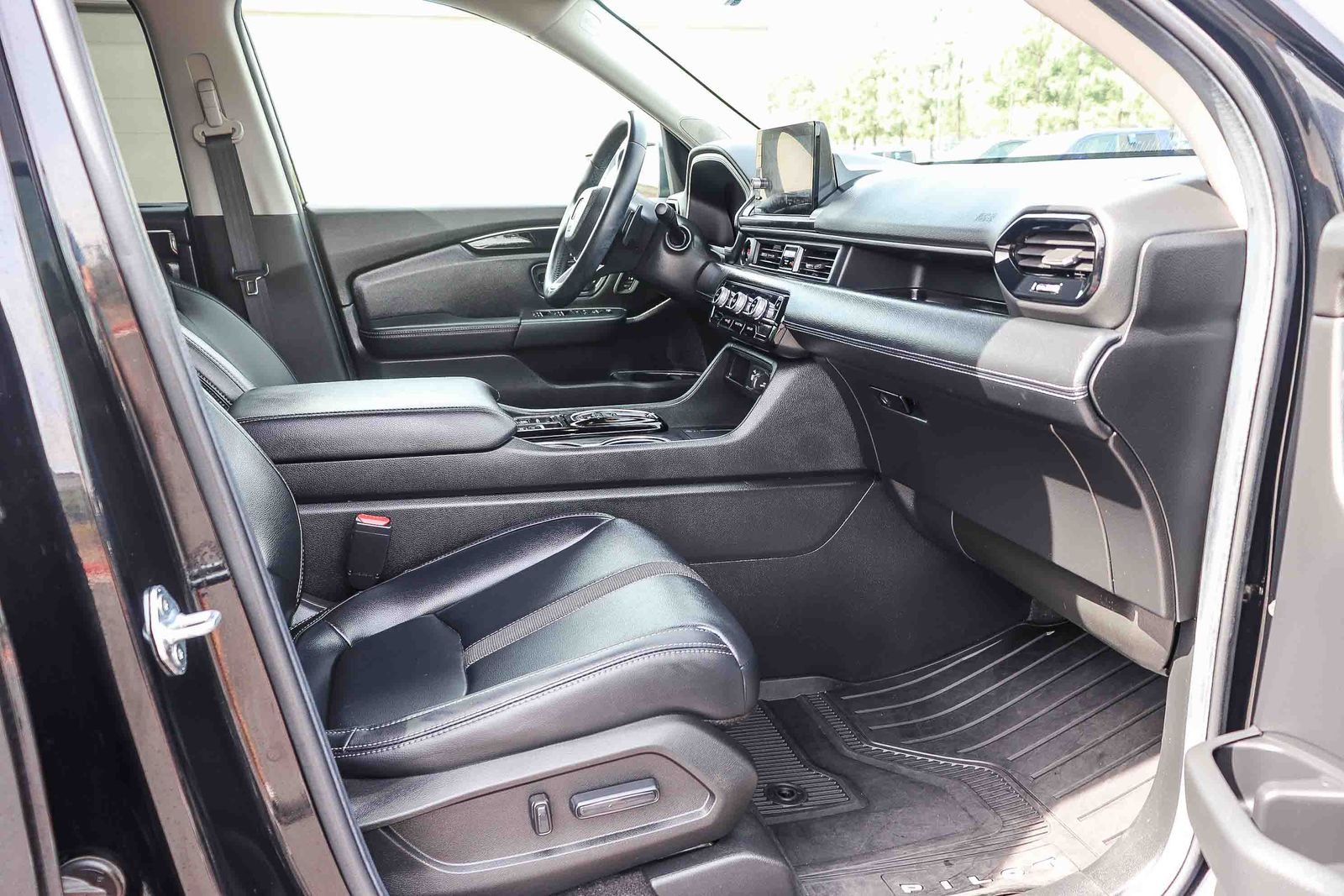 Used 2025 Crystal Black Pearl Honda Touring image 20