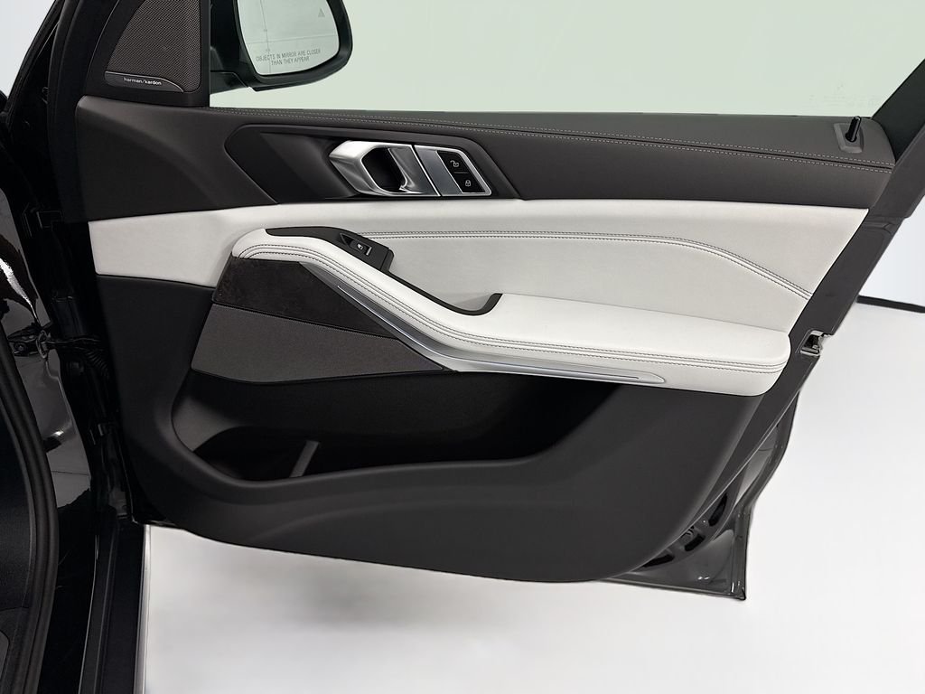 New 2026 Black Sapphire Metallic BMW xDrive50e image 24