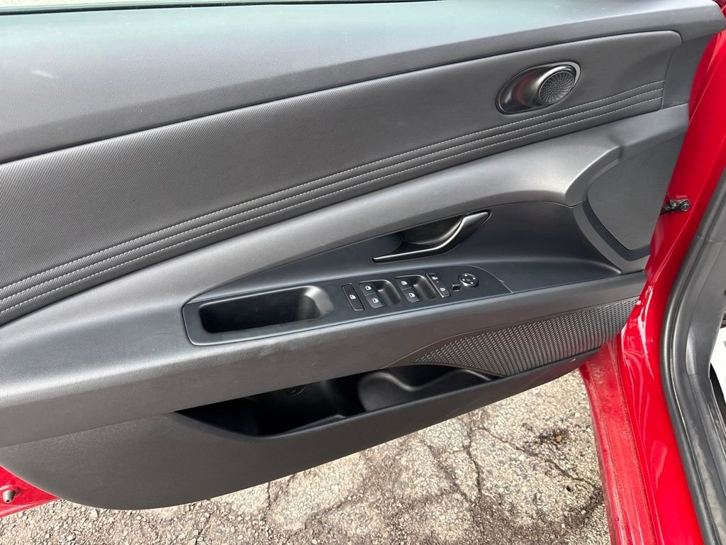 Used 2025 Red Hyundai SEL Sport image 17