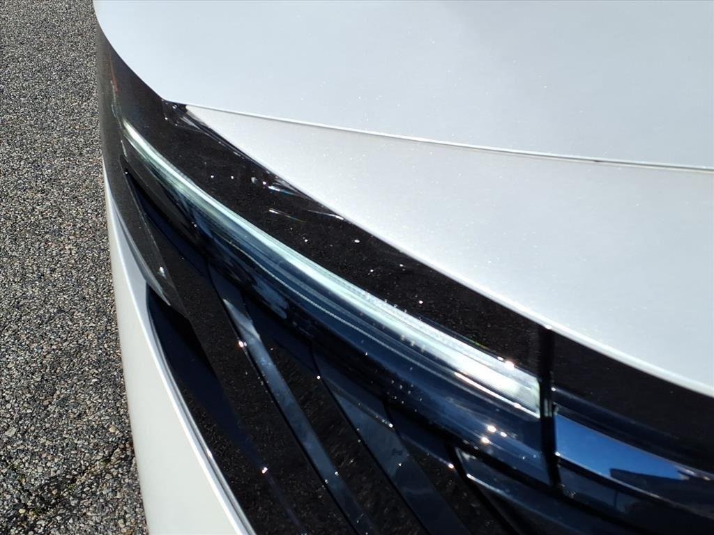 New 2026 Aspen White TriCoat / Super Black Two-tone Nissan SR image 4