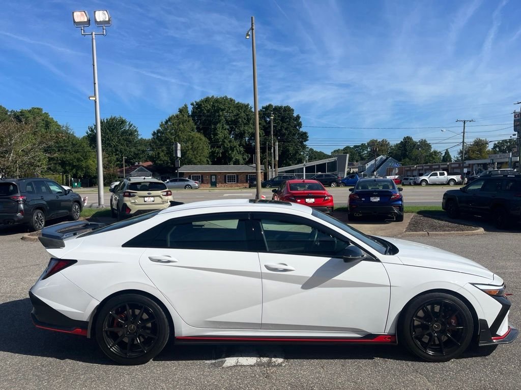 Used 2025 White Hyundai Base image 3