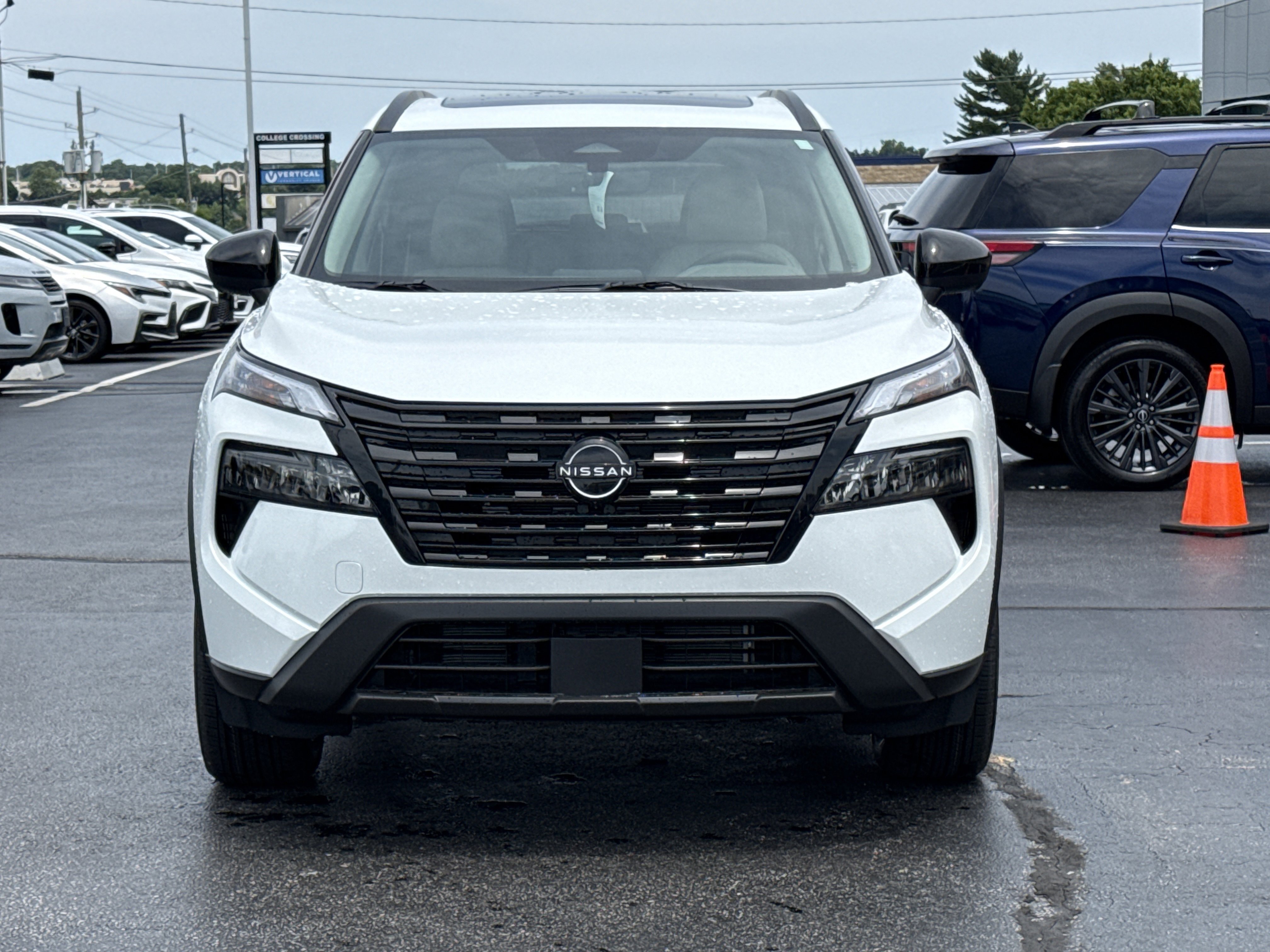 New 2026 Everest White Pearl TriCoat Nissan Dark Armor™ image 11
