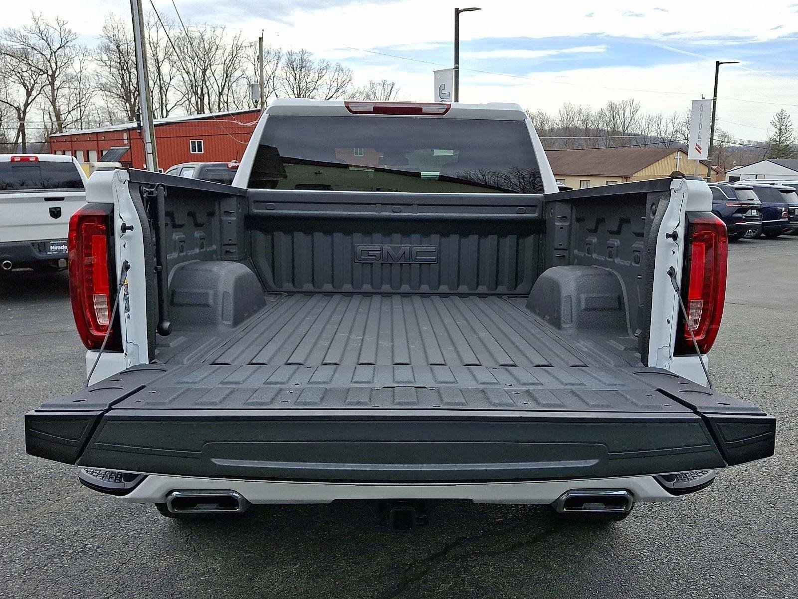Used 2025 Summit White GMC AT4 image 30
