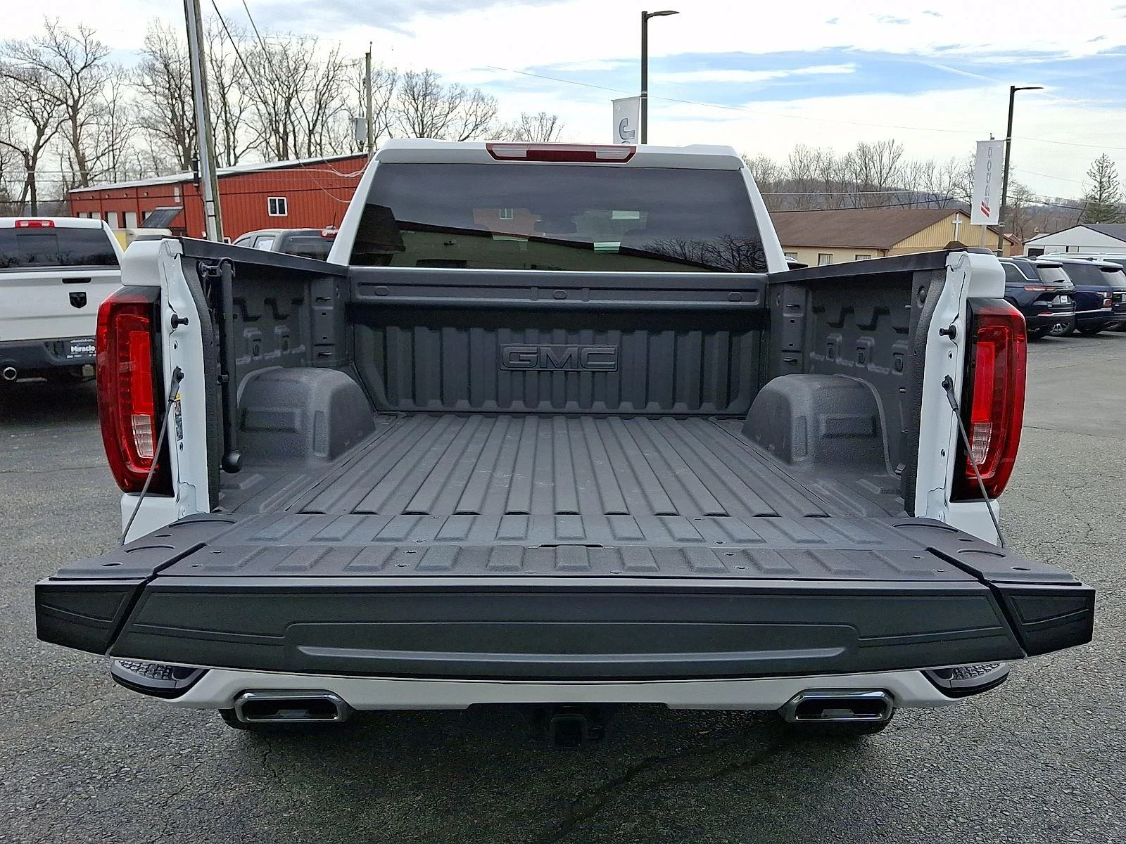 Used 2025 Summit White GMC AT4 image 30