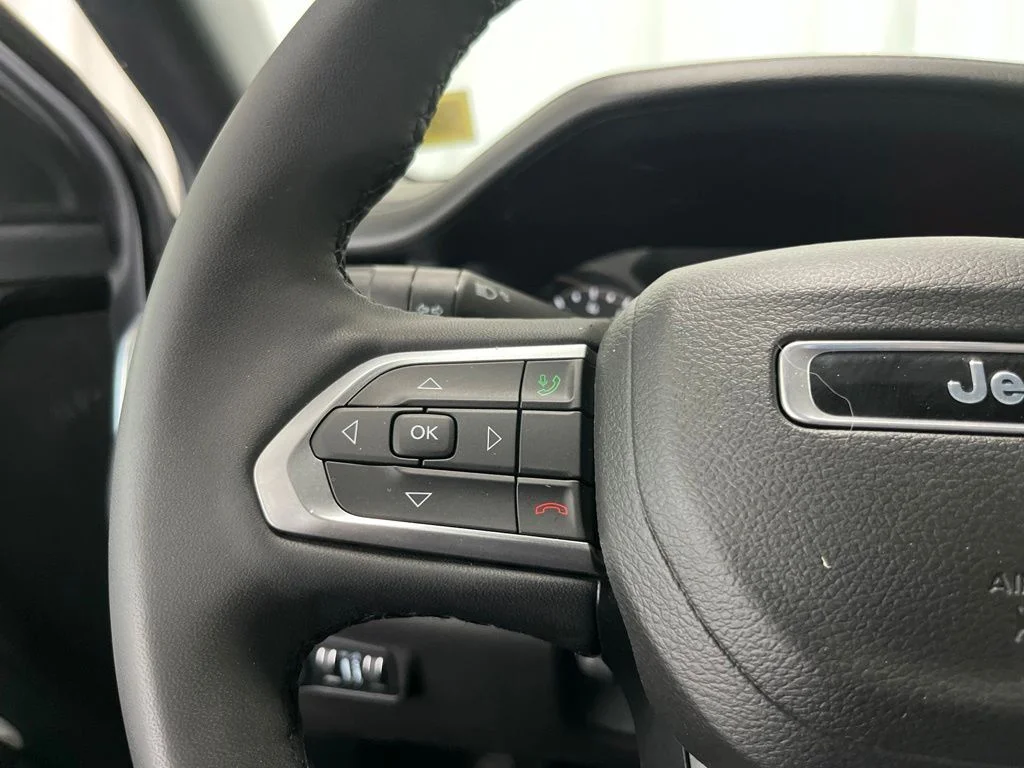 Used 2023 Silver Jeep Limited image 6