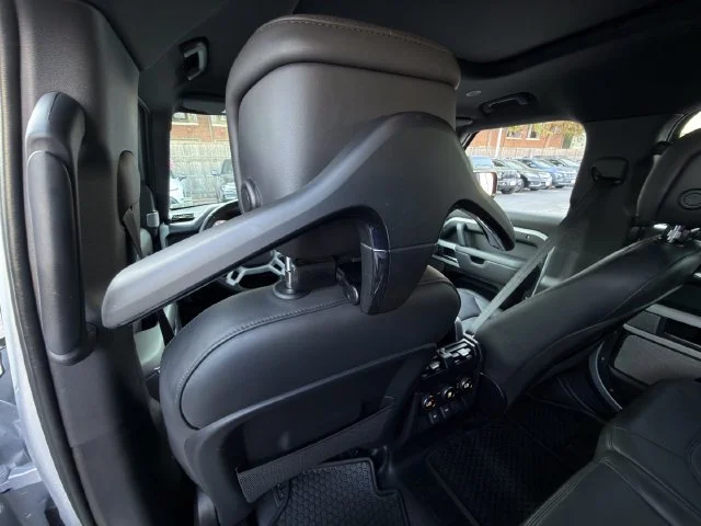 Used 2023 Silver Land Rover 130 SE image 31