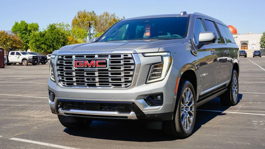 2026 GMC Yukon XL Denali - Photo 2
