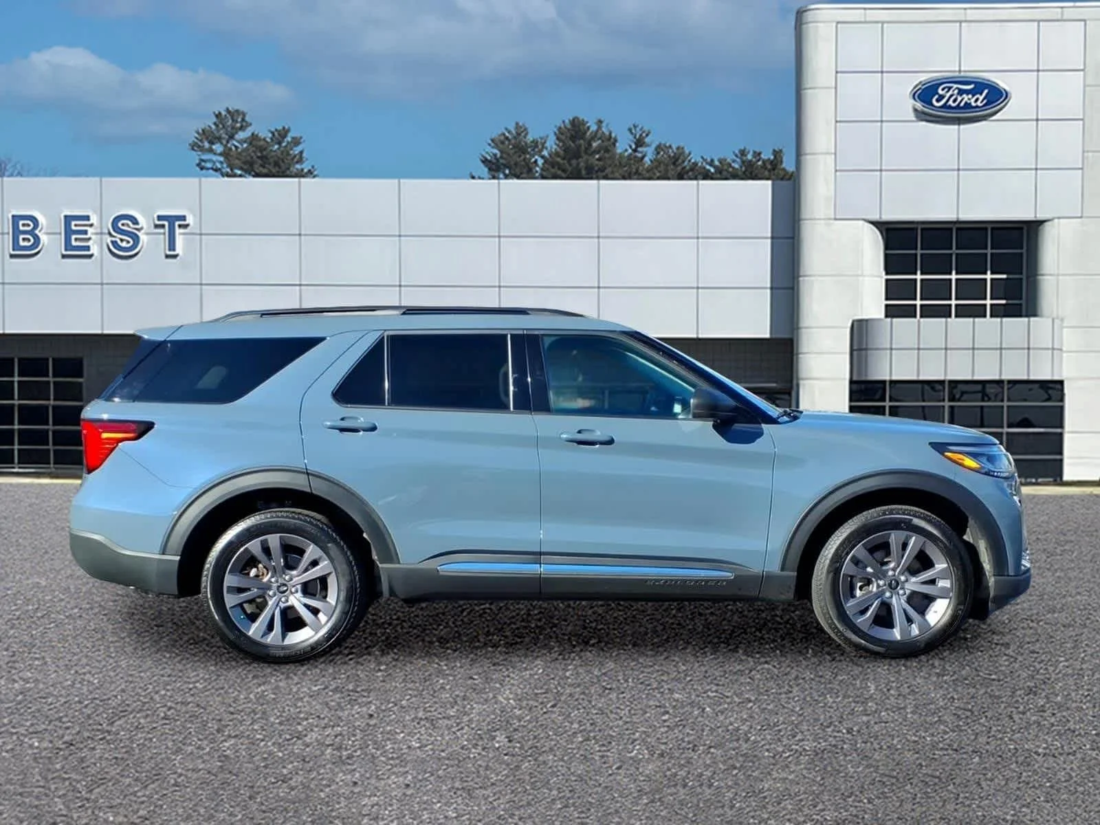 Used 2025 Vapor Blue Ford Active image 9