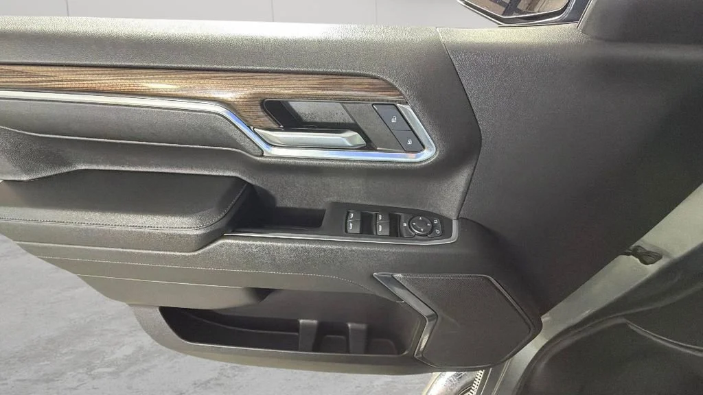 Used 2024 Sterling Gray Metallic Chevrolet LT image 25