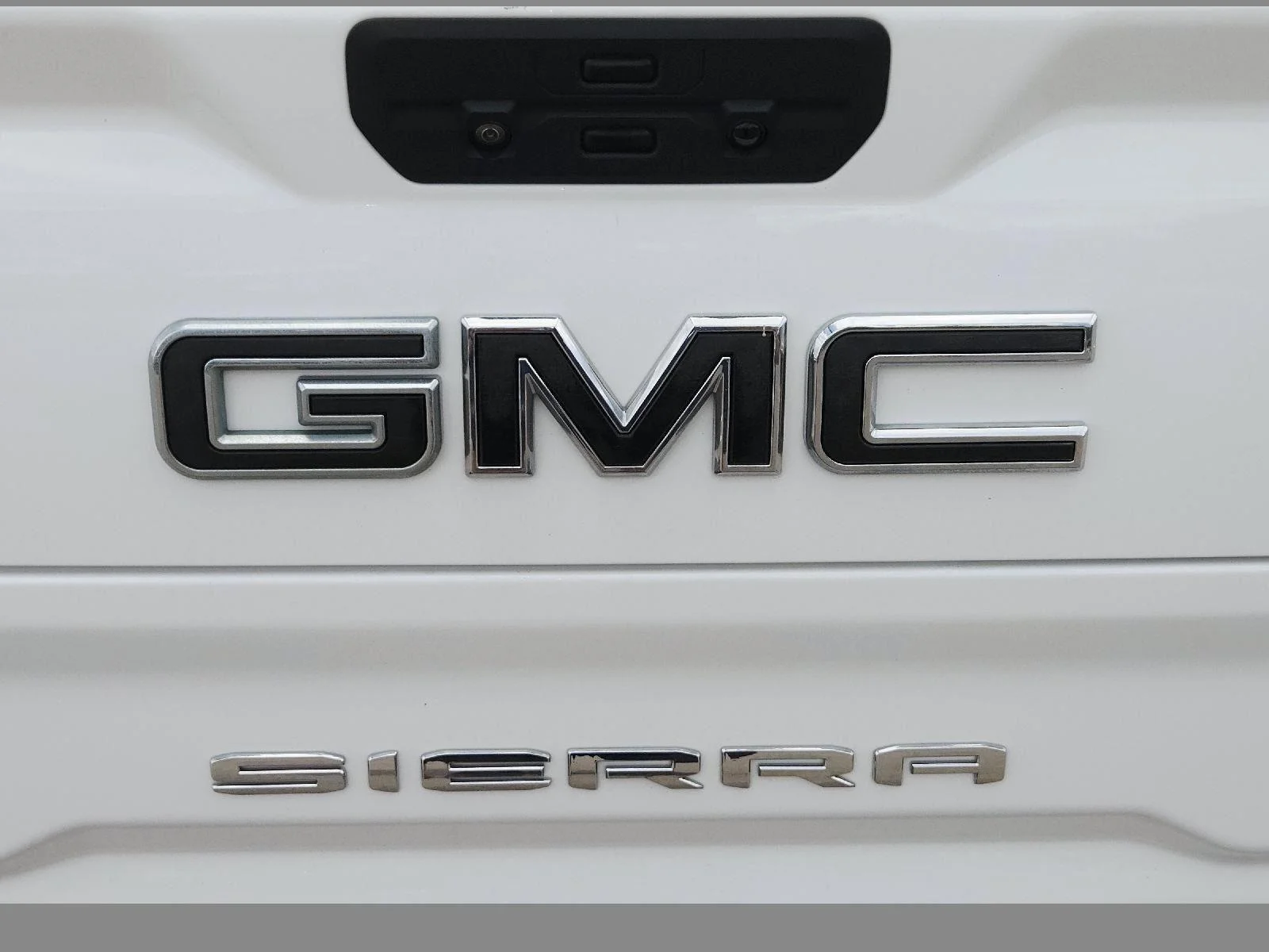 Used 2021 Summit White GMC Elevation image 13