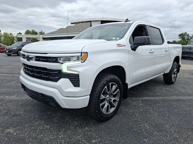 Used 2024 White Chevrolet RST image 3
