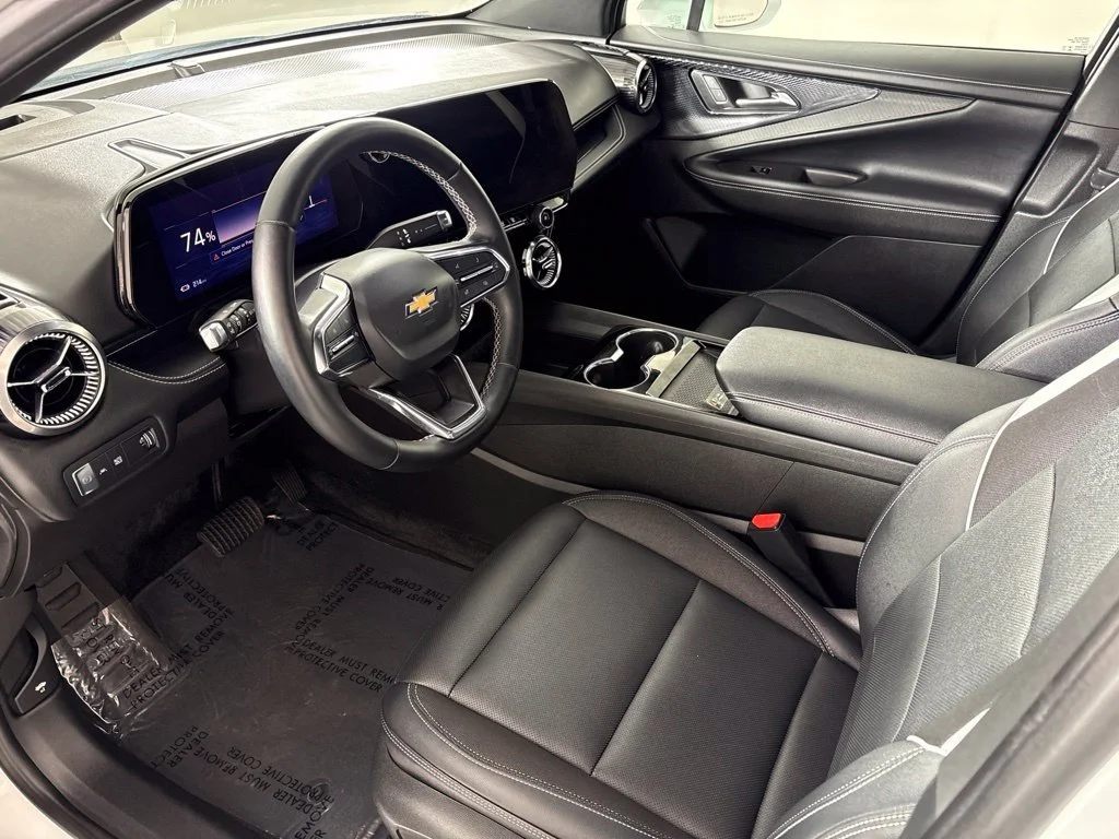 Used 2024 Summit White Chevrolet LT image 37