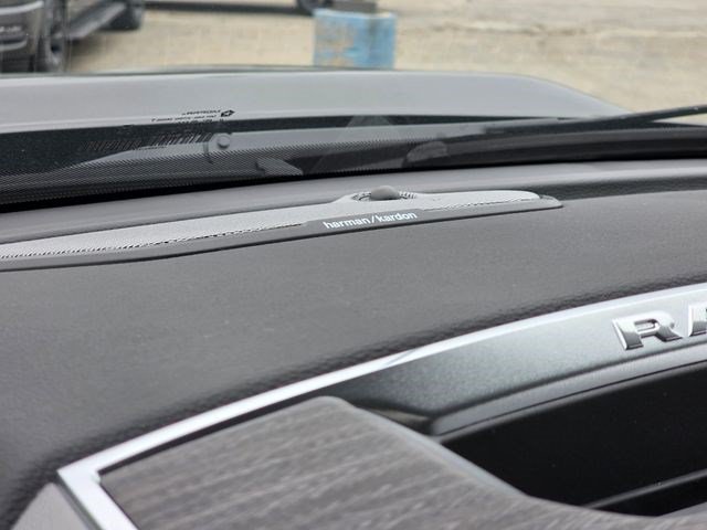 New 2026 Granite Crystal Metallic Clear-Coat Exterior Paint RAM Laramie image 39