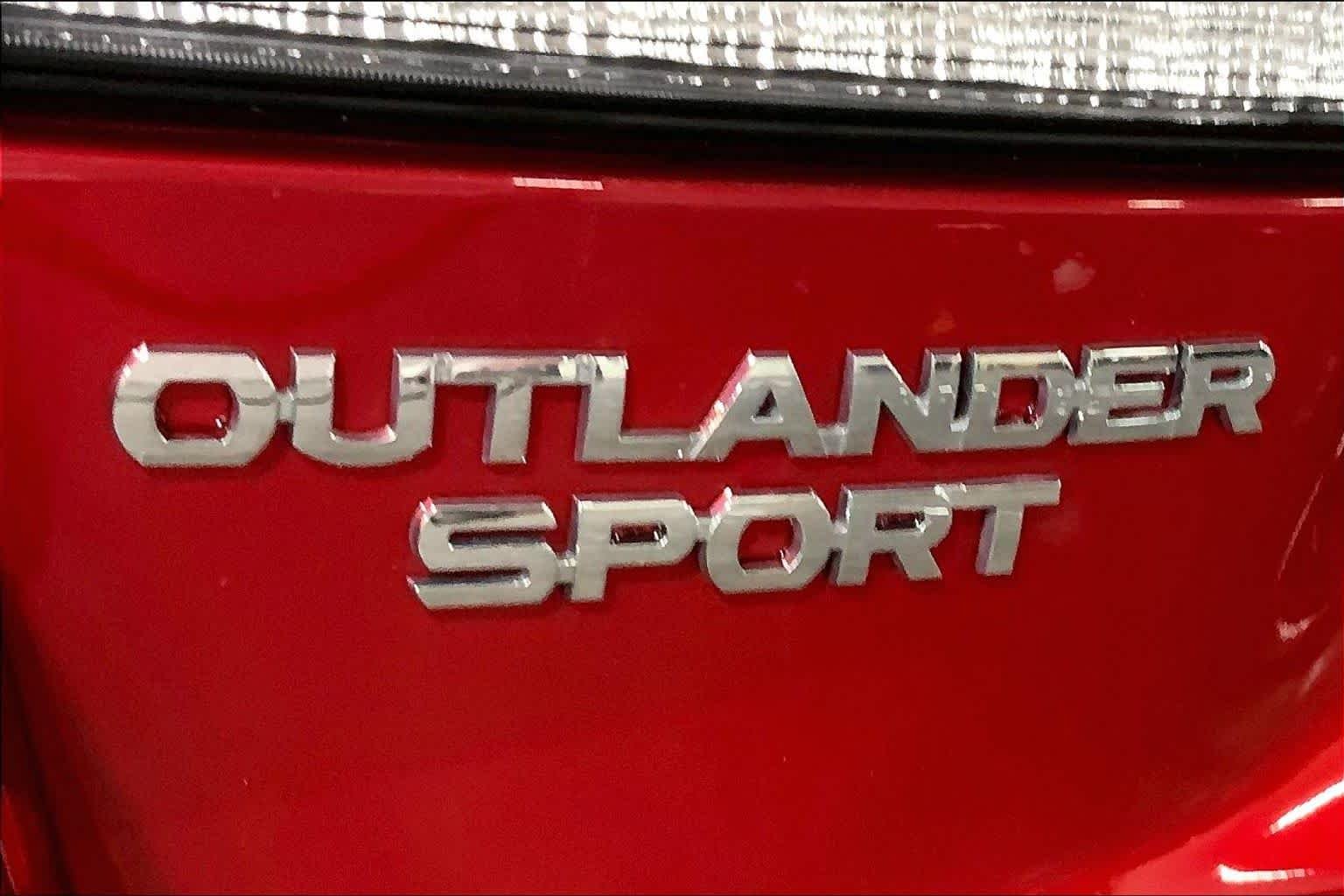 Used 2022 Red Diamond Mitsubishi ES image 31