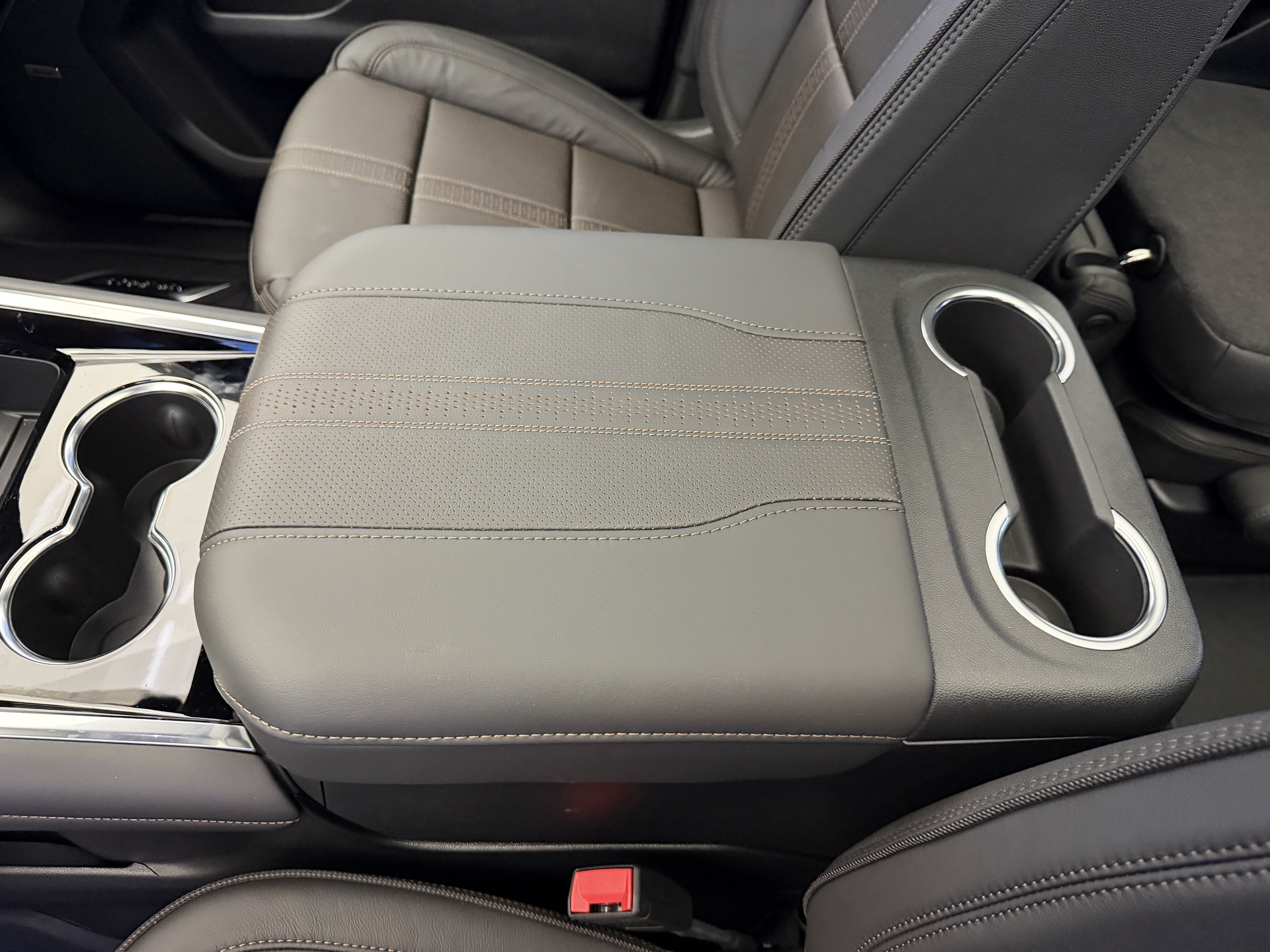 2026 Chevrolet Suburban High Country - Photo 27