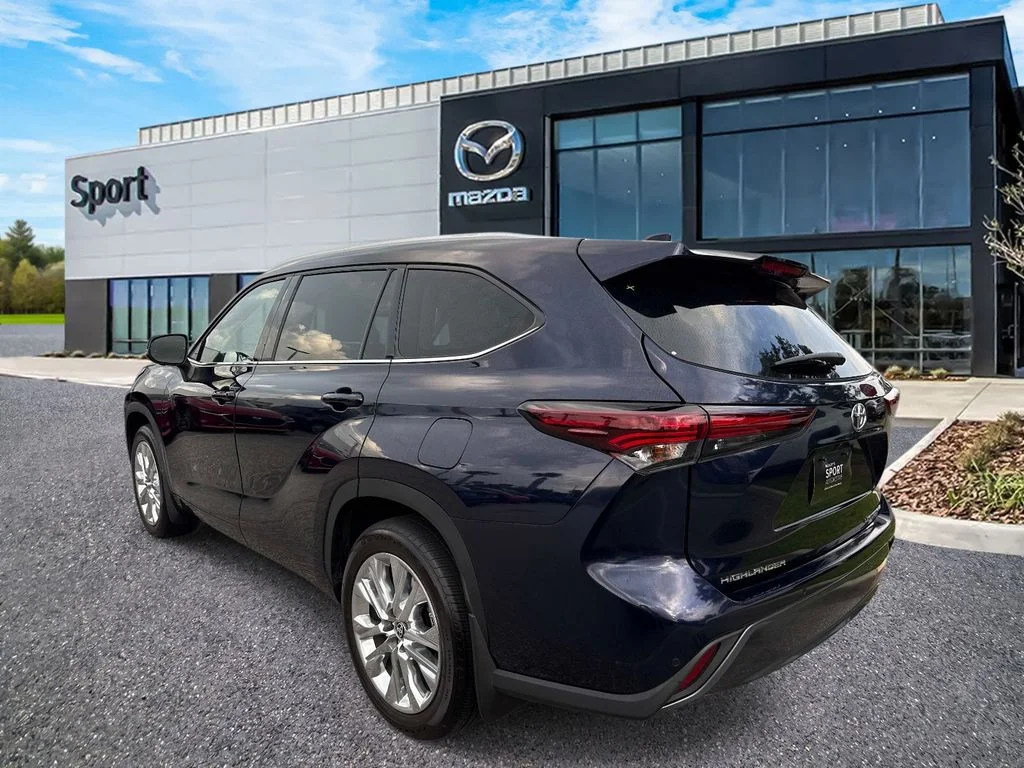 Used 2024  Toyota Limited image 5