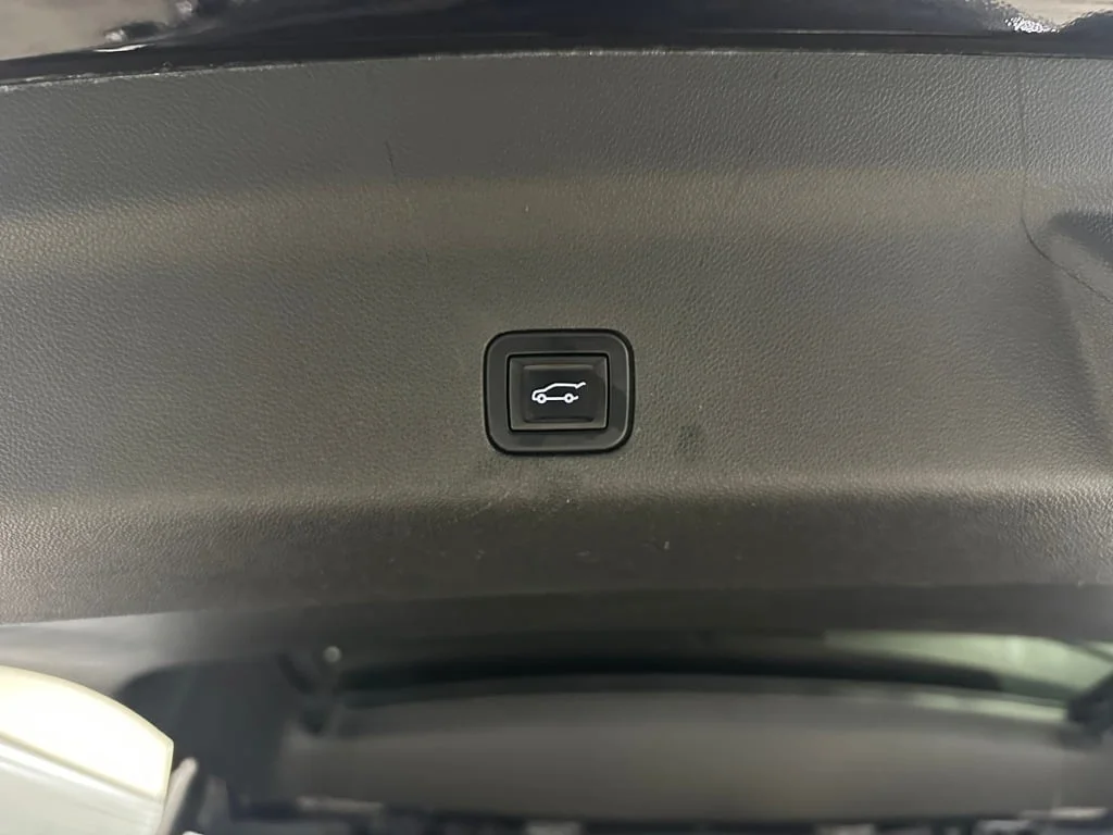 Certified Used 2022 Midnight Blue Metallic GMC AT4 image 28